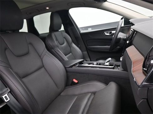 Used 2023 Volvo XC60 B6 Ultimate w/ Protection Package Premier image 35