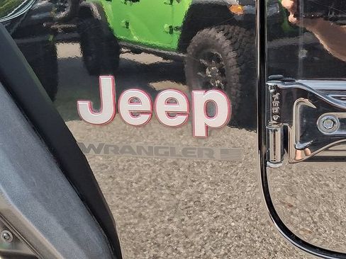 Used 2024 Jeep Wrangler Unlimited Rubicon AWD/4WD image 25