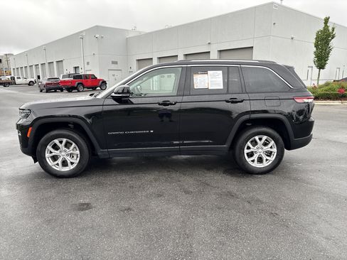 Used 2023 Jeep Grand Cherokee Limited w/ Trailer Tow Prep Group (B) AWD/4WD image 6