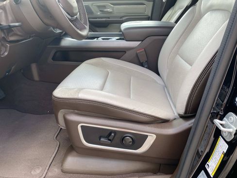 Used 2025 RAM 1500 Laramie AWD/4WD image 26