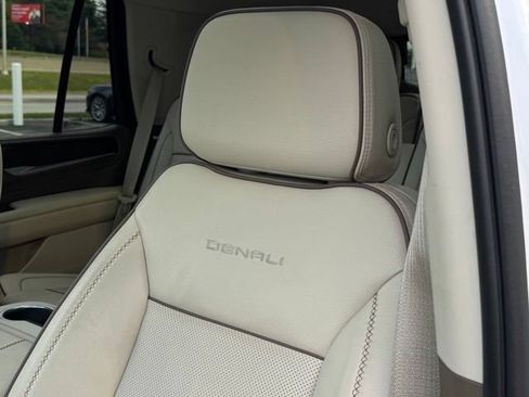 Used 2022 GMC Yukon Denali AWD/4WD image 8