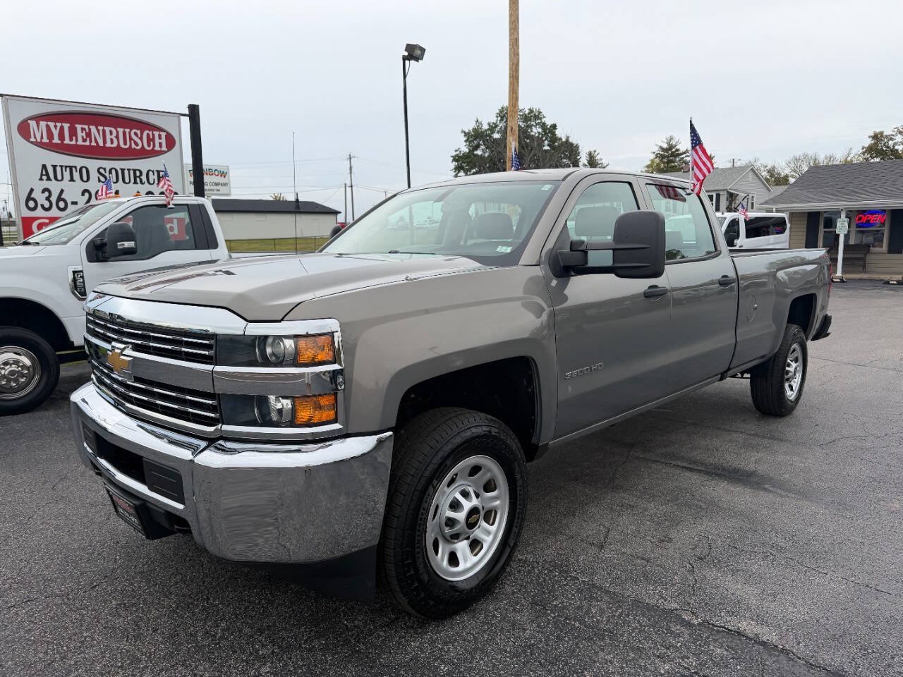 Used 2017 Chevrolet Silverado 3500 W/T AWD/4WD image 2