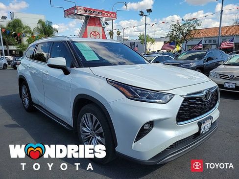 Used 2022 Toyota Highlander Platinum image 1