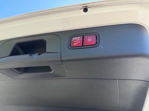 Used 2018 Mercedes-Benz GLC 300 4MATIC image 15
