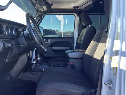 Used 2020 Jeep Gladiator Sport w/ Quick Order Package 24S image 12