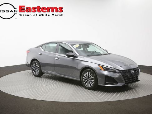 Used 2025 Nissan Altima 2.5 SV FWD image 47
