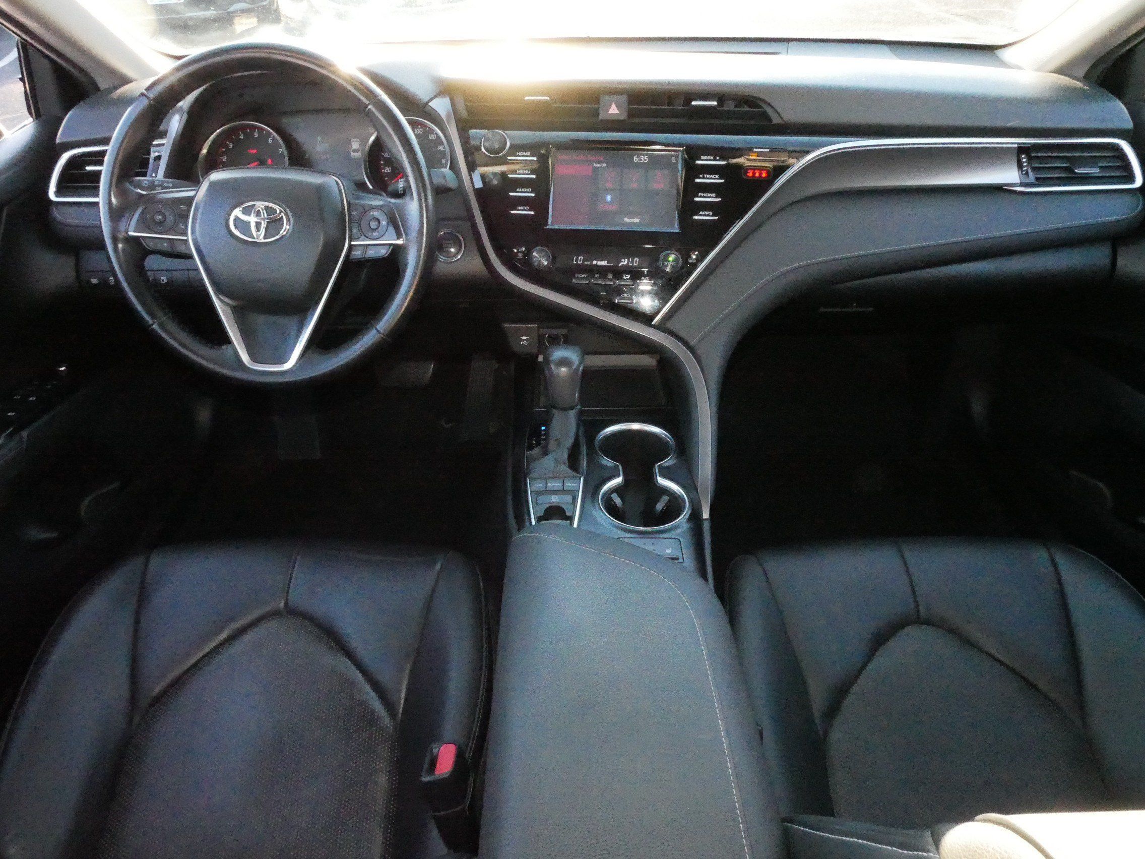 Used 2018 Toyota Camry XSE FWD image 10