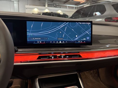 Used 2025 BMW i7 xDrive60 image 35