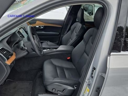 Used 2023 Volvo XC90 B6 Plus image 2