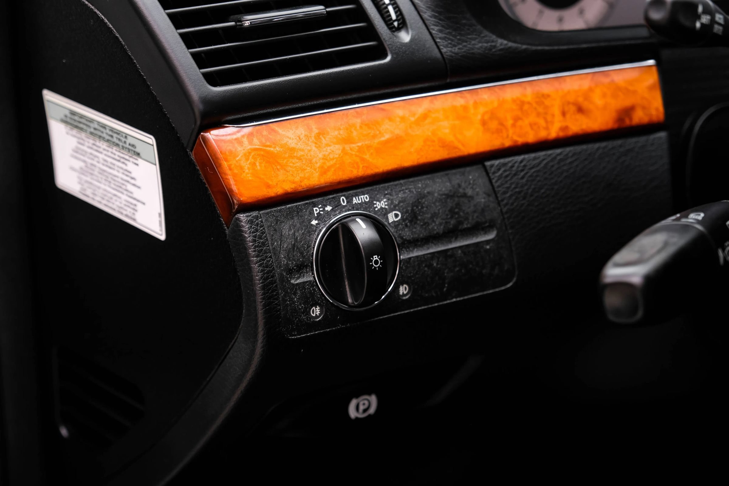 Used 2009 Mercedes-Benz E 550 Sedan image 32