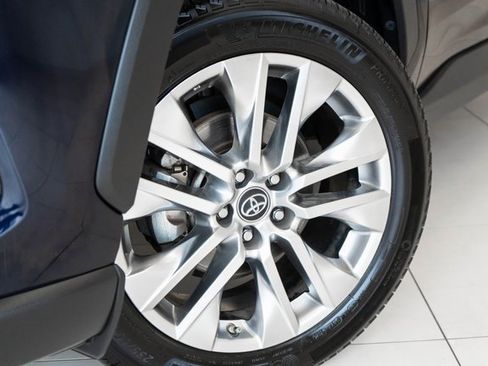 Used 2019 Toyota RAV4 Limited image 2