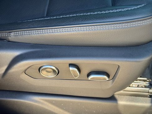 Used 2025 GMC Yukon XL Denali image 10