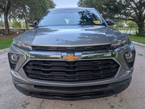 Used 2024 Chevrolet TrailBlazer LS w/ LS Convenience Package FWD image 2
