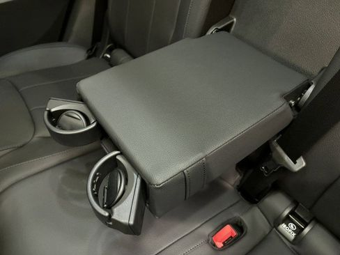 New 2026 Mercedes-Benz GLB 250 GLB 250 image 17