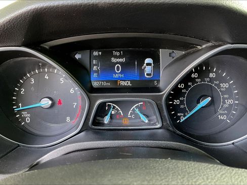 Used 2018 Ford Focus SE w/ SE Appearance Package FWD image 12