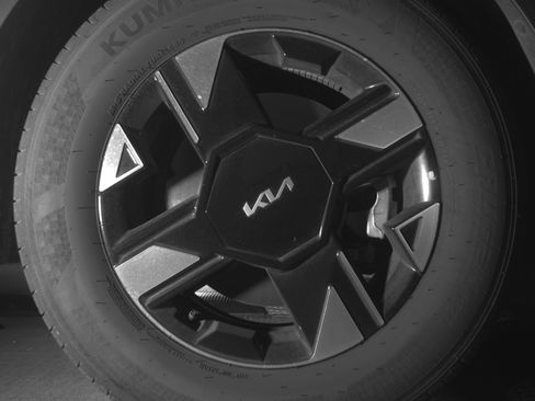 Used 2025 Nissan Rogue SV image 13