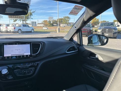 New 2026 Chrysler Pacifica Select image 53