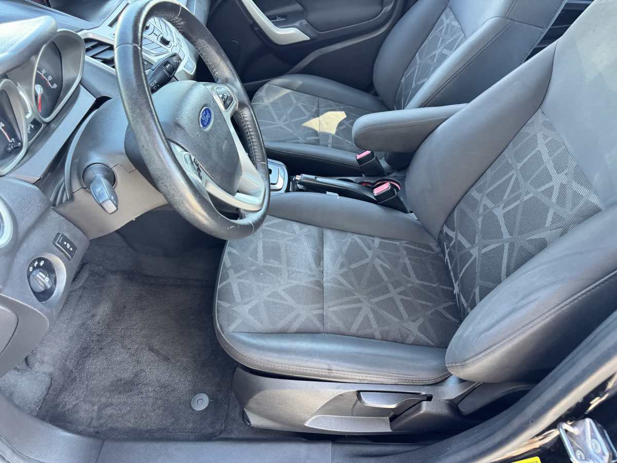 Used 2013 Ford Fiesta SE FWD image 33