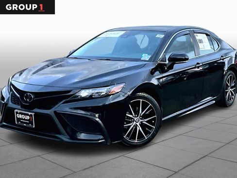 Certified 2023 Toyota Camry SE image 1