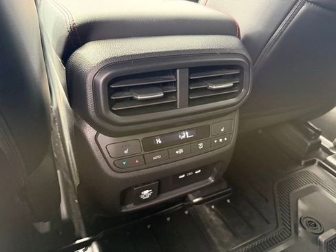 Used 2025 Honda Pilot Black Edition image 15