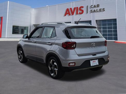 Used 2025 Hyundai Venue SEL FWD image 3