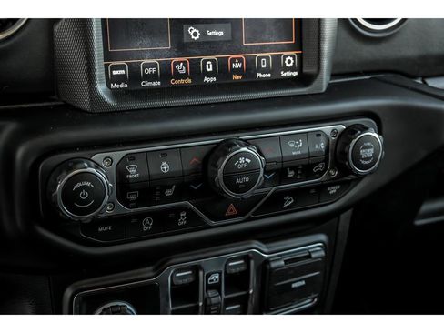 Used 2020 Jeep Wrangler Unlimited Sahara image 22