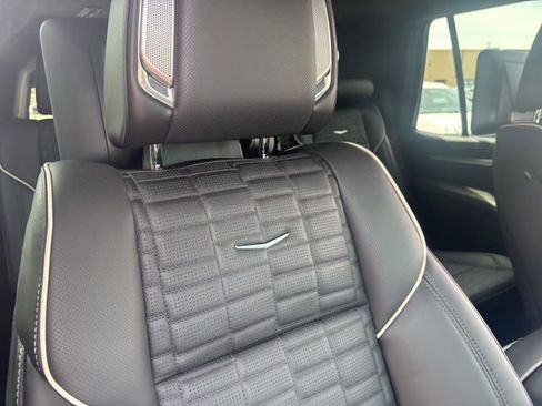 Used 2025 Cadillac Escalade Sport Platinum w/ LPO, Floor Liner Package AWD/4WD image 37