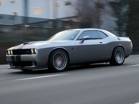 Used 2016 Dodge Challenger SRT Hellcat image 3