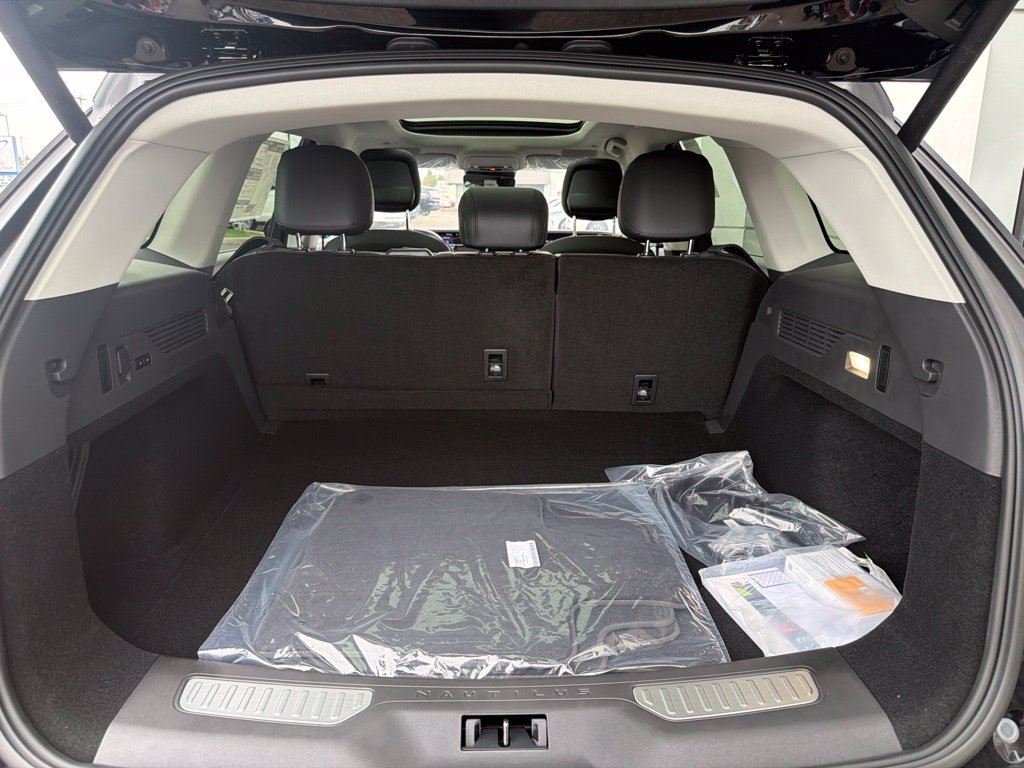 New 2026 Lincoln Nautilus Reserve AWD/4WD image 12
