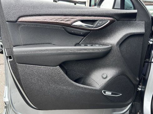 Used 2023 Buick Envision Avenir image 17