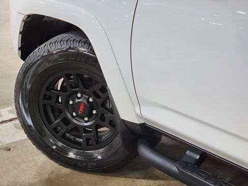 Used 2022 Toyota 4Runner SR5 RWD image 22