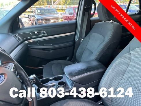 Used 2018 Ford Explorer XLT w/ Equipment Group 201A FWD image 9