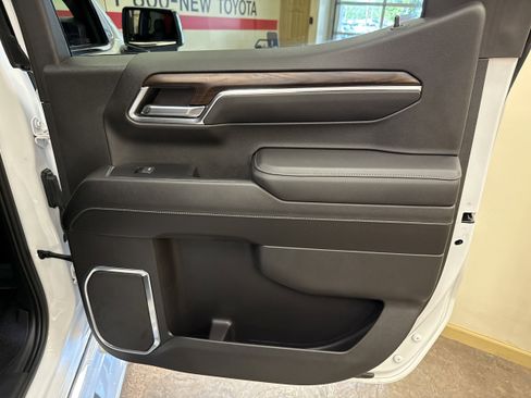 Used 2023 GMC Sierra 1500 SLT w/ SLT Premium Package image 40