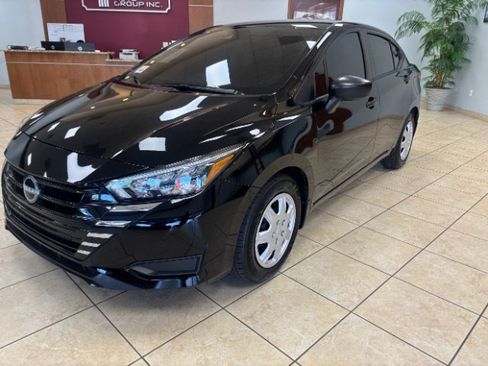 Used 2025 Nissan Versa S w/ Trunk Package FWD image 3