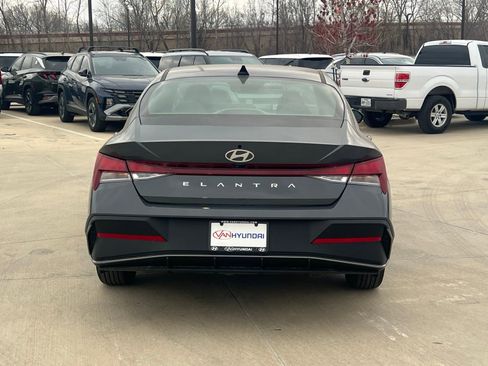 New 2026 Hyundai Elantra SE image 10