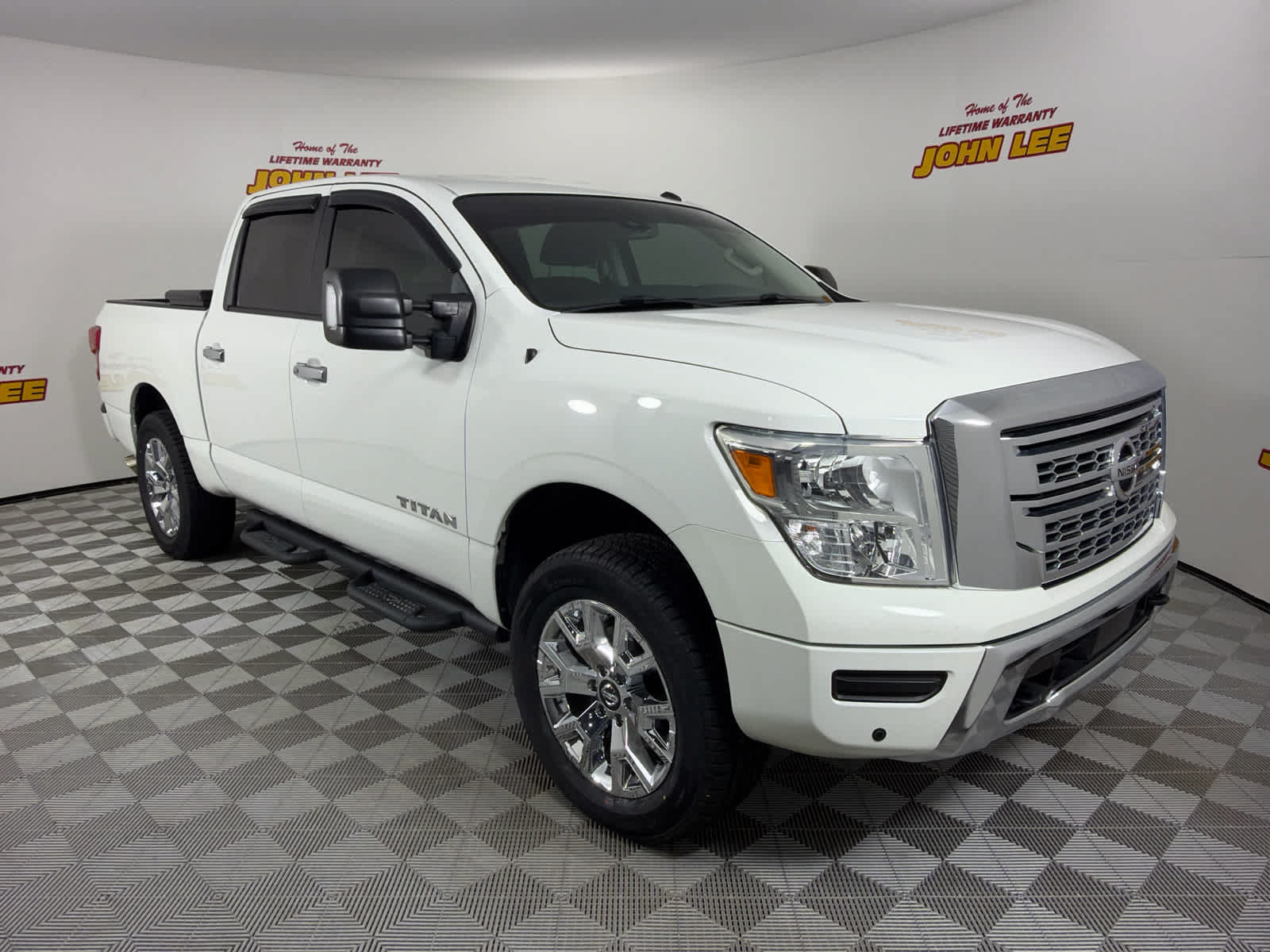 Used 2021 Nissan Titan SV w/ SV Convenience Package AWD/4WD image 8
