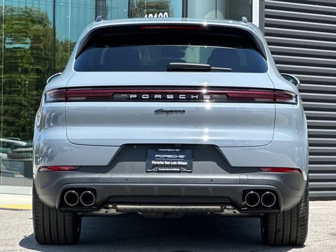 Used 2026 Porsche Cayenne E-Hybrid AWD/4WD image 7