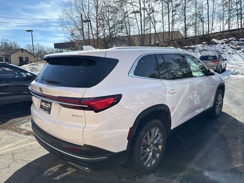 Used 2025 Buick Enclave Preferred image 5