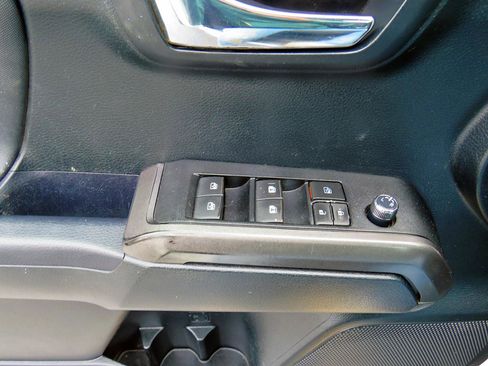 Used 2017 Toyota Tacoma TRD Off-Road image 32