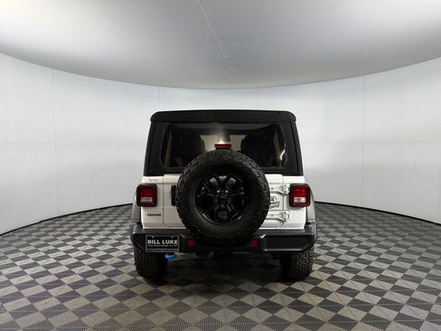 Used 2024 Jeep Wrangler Unlimited AWD/4WD image 9