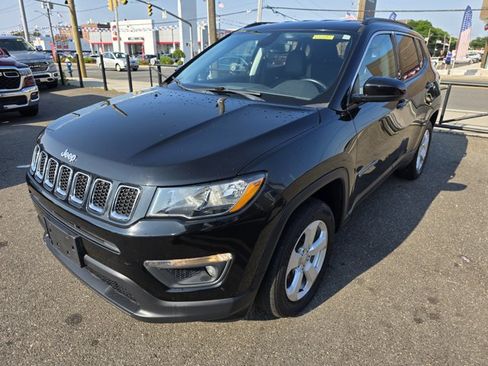 Used 2019 Jeep Compass Latitude w/ Popular Equipment Group AWD/4WD image 2