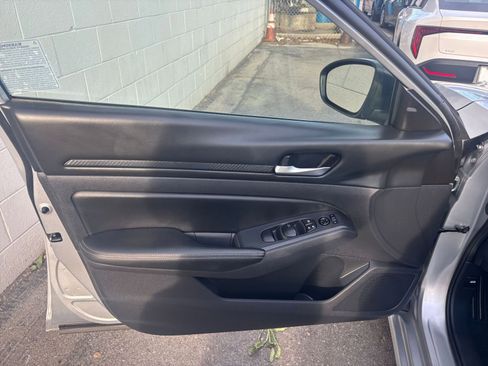 Used 2024 Nissan Altima 2.5 SV image 20