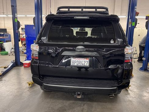 Used 2019 Toyota 4Runner TRD Off-Road Premium image 3