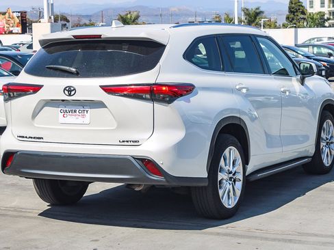 Used 2023 Toyota Highlander Limited FWD image 15