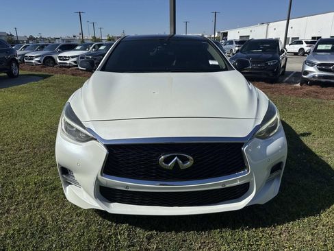 Used 2018 INFINITI QX30 Sport w/ Cargo Package FWD image 2