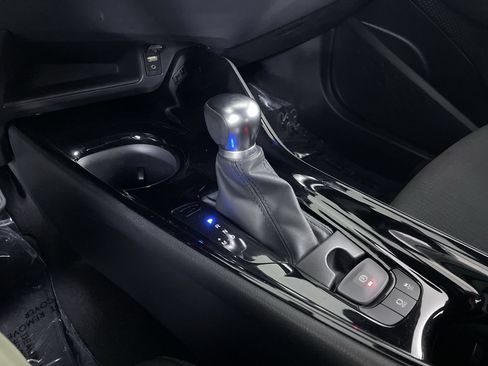 Used 2019 Toyota C-HR XLE FWD image 17