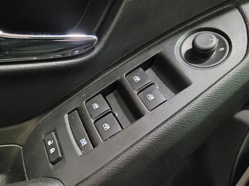 Used 2019 Chevrolet Trax LT w/ LT Convenience Package FWD image 27