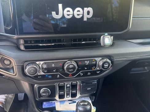 Used 2024 Jeep Wrangler High Altitude AWD/4WD image 15