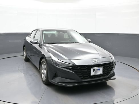 Certified 2021 Hyundai Elantra SE FWD image 3