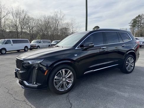 Used 2022 Cadillac XT6 Premium Luxury image 9
